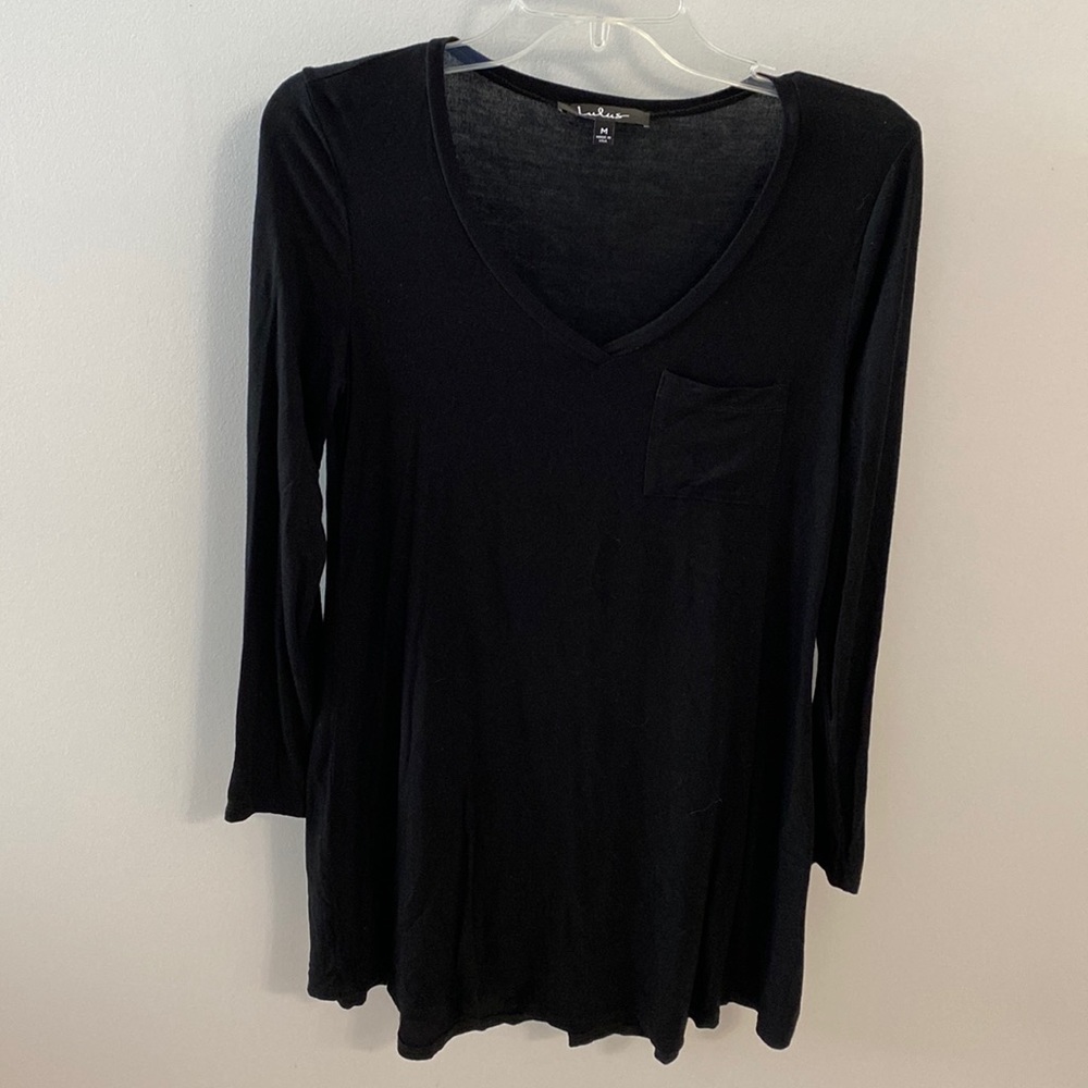 Lulu’s black Vneck dress with pocket